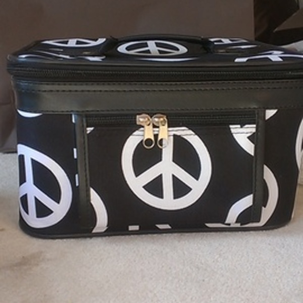 Peace Sign Makeup Train Case is being swapped online for free