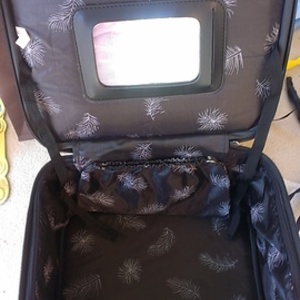 Peace Sign Makeup Train Case is being swapped online for free