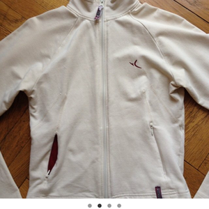 Twin Towers Decathlon sweater xs is being swapped online for free