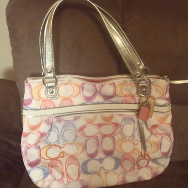 ON HOLD !!!!! COACH PURSE EXCELLENT CONDITION   is being swapped online for free