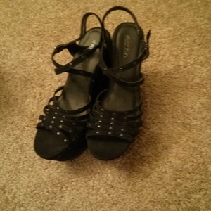 black studded wedges is being swapped online for free