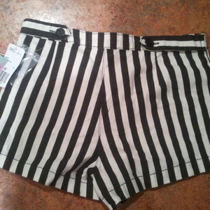Black and white striped shorts forever 21 is being swapped online for free