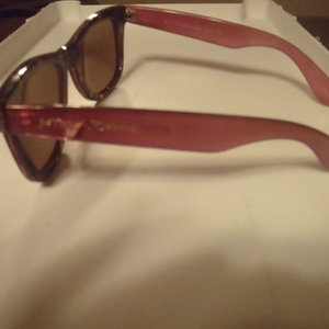 NWOT BETSEY JOHNSON SUNGLASSES is being swapped online for free