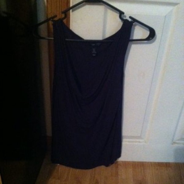 Navy Blue Sleeveless H&M Blouse is being swapped online for free