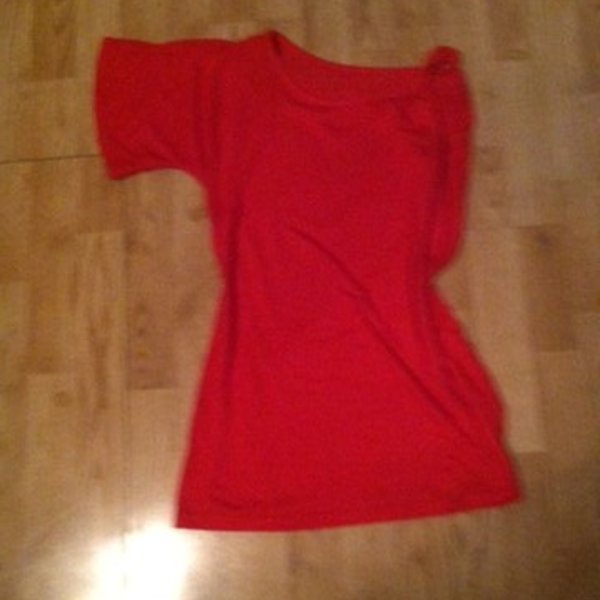 Red One-Shoulder Fashion Bug Top is being swapped online for free