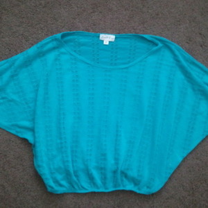 Teal crop top is being swapped online for free