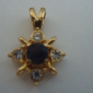 Blue sapphire pendant is being swapped online for free