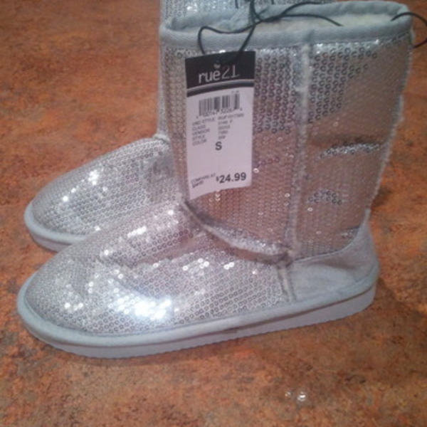Silver sequined ugg like boots  is being swapped online for free