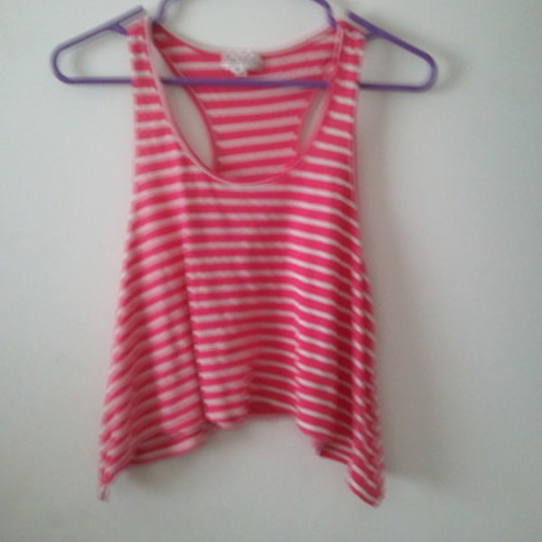 Pink striped crop to is being swapped online for free