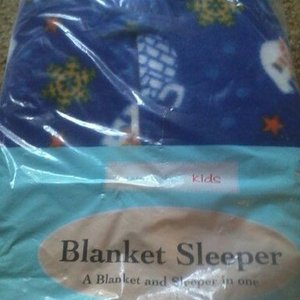 NEW boys 4t fleece sleeper is being swapped online for free