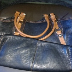 COLE HAAN LARGE LEATHER BAG is being swapped online for free