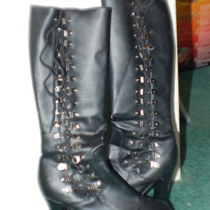 Vampire Gothic Platform Boots is being swapped online for free