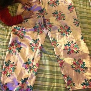 Nwt-Betsey Johnson Capri night pants-size-large- is being swapped online for free