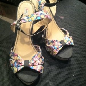 floral heels is being swapped online for free