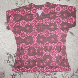 Homemade Scrub Tops is being swapped online for free