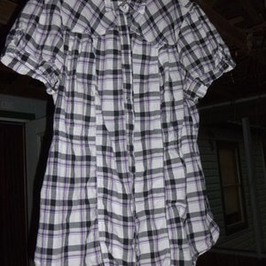 Women's shirt 2 is being swapped online for free