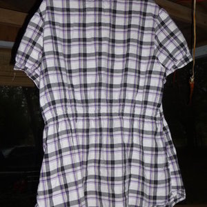 Women's shirt 2 is being swapped online for free