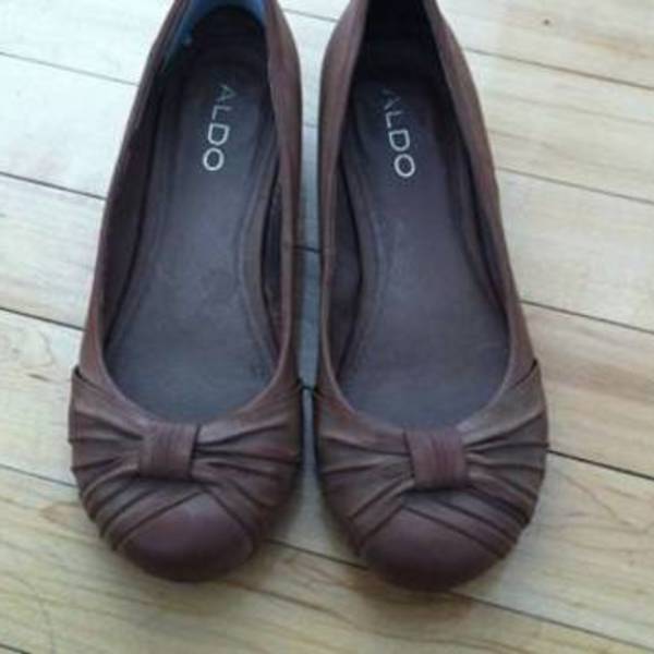 Brown Aldo Flats is being swapped online for free