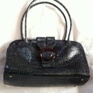 Adrienne Vittadini Purse is being swapped online for free