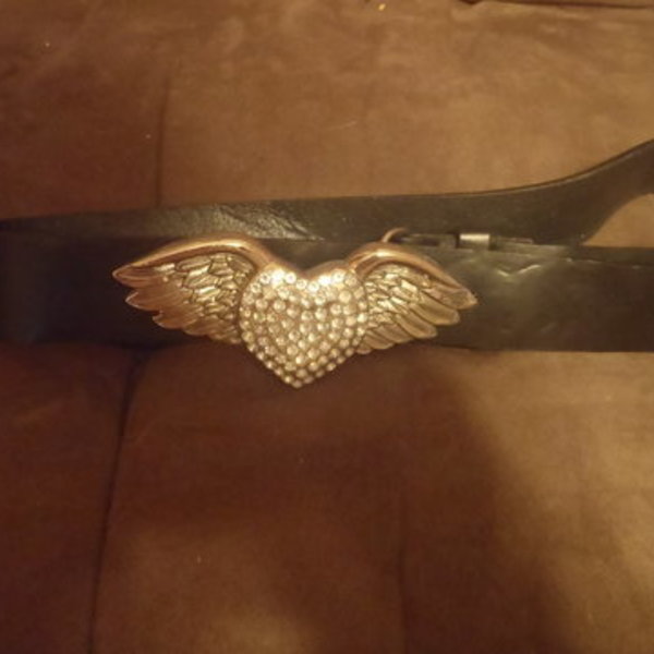 HEART WITH WINGS BELT M/L is being swapped online for free
