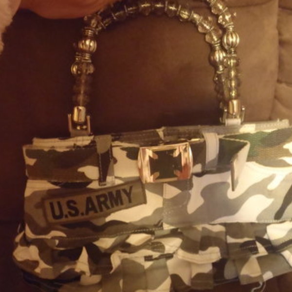 LIL ARMY PURSE  is being swapped online for free