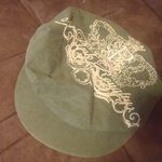 VS PINK HAT  is being swapped online for free