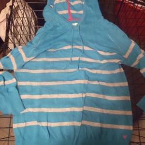 AMERICAN EAGLE HOODIE SWEATER  is being swapped online for free
