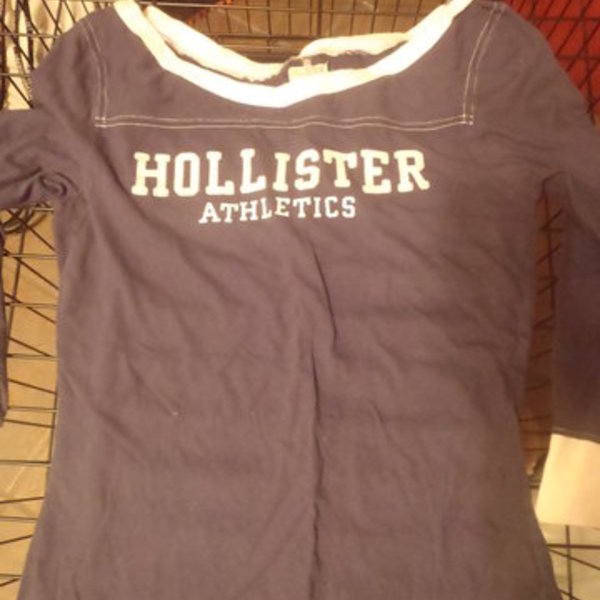HOLLISTER 3/4 SLEEVE  is being swapped online for free