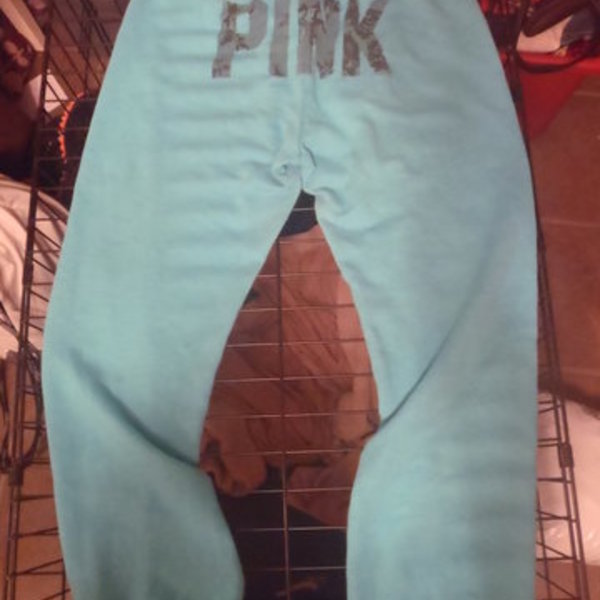VS PINK SWEAT BOTTOMS   is being swapped online for free