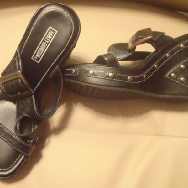 HARLEY DAVIDSON SANDALS  is being swapped online for free