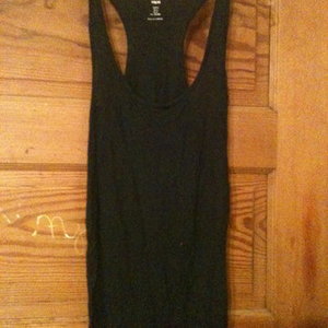 Navy H&M tank is being swapped online for free