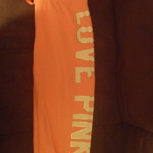 NWOT VICTORIA SECRET PINK SWEAT PANTS  is being swapped online for free