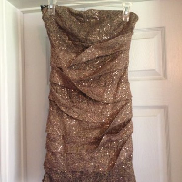 Strapless sequin dress M is being swapped online for free