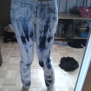 bleached jeans  is being swapped online for free