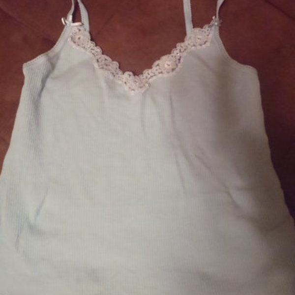VICTORIA SECRET CAMI TOP (S) is being swapped online for free