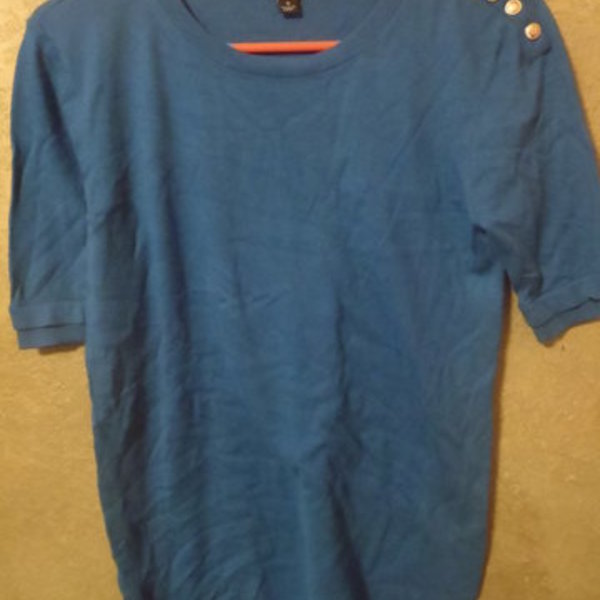 ANN TAYLOR TOP  is being swapped online for free