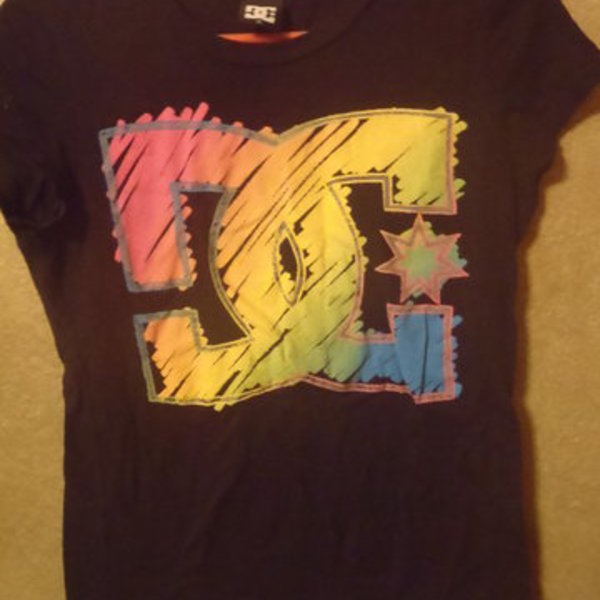DC SHIRT ...(L) is being swapped online for free