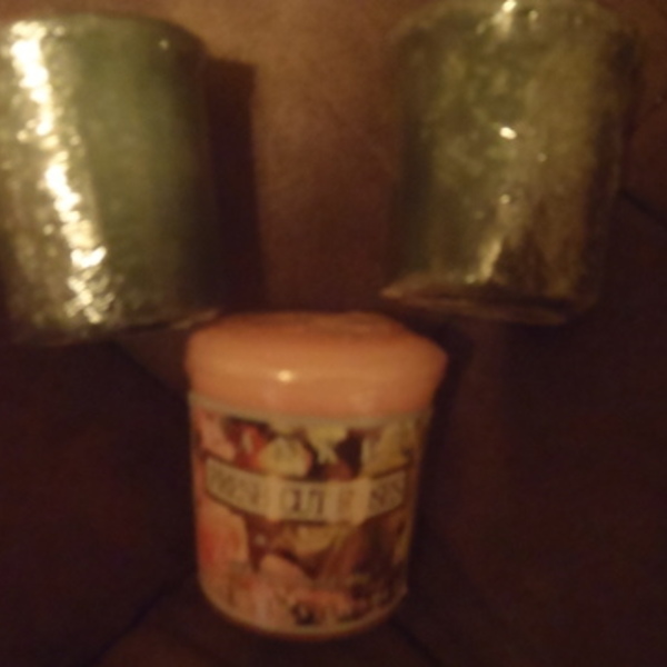 LOT OF 3 YANKEE SMALL CANDLES  is being swapped online for free