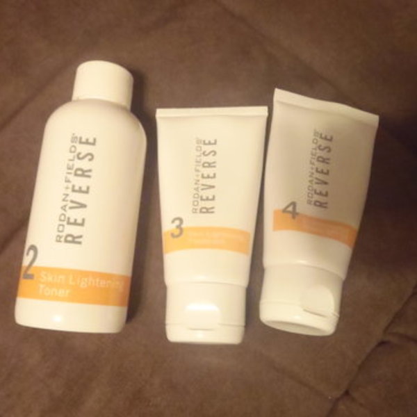 RODAN + FIELDS REVERSE STEP 2 , 3, 4 is being swapped online for free
