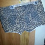 Leopard Jean Shorts is being swapped online for free