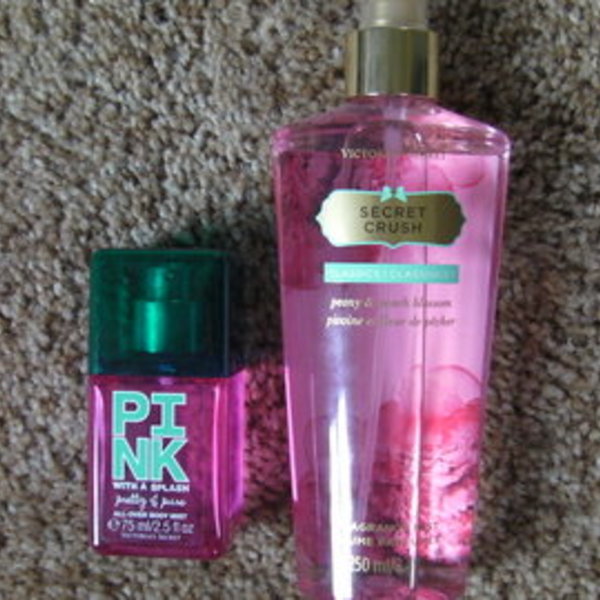 2 Victoria's Secret Body Mists is being swapped online for free