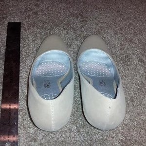 Kenneth Cole Socially Khaki Almond Toe Pumps 6 1/2 MED is being swapped online for free