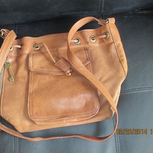 Old Leather Fossil Purse is being swapped online for free