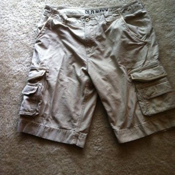 Mens Khaki shorts is being swapped online for free