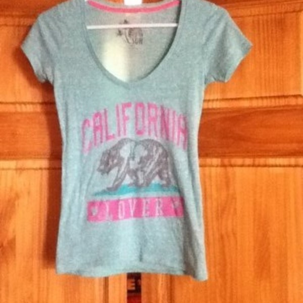 Cali teal v-neck is being swapped online for free