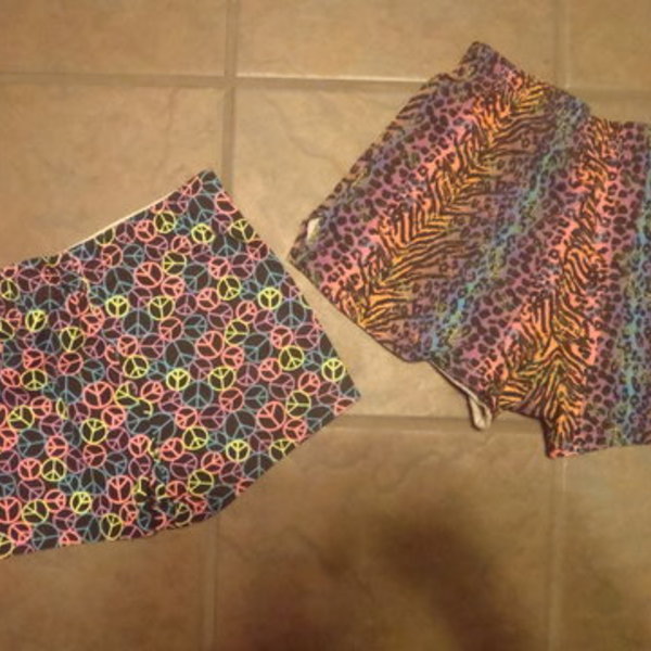 LOT OF 2 SHORTS  is being swapped online for free
