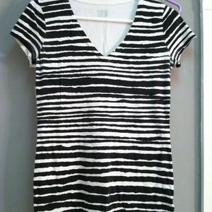 Converse One Star Striped Tee is being swapped online for free