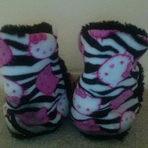 Hello kitty indoor slippers is being swapped online for free