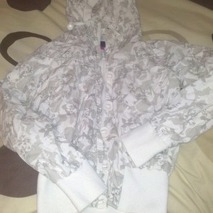 ladies jacket from newlook is being swapped online for free