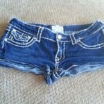 LA IDOL USA short shorts is being swapped online for free